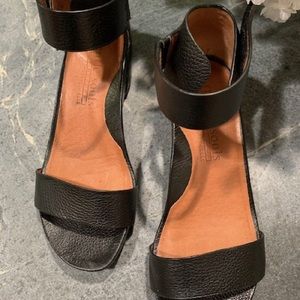 Kenneth Cole Sandals